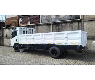 ISUZU ELF NMR L Truk Sasis Panjang dengan Daya Angkut Maksimal